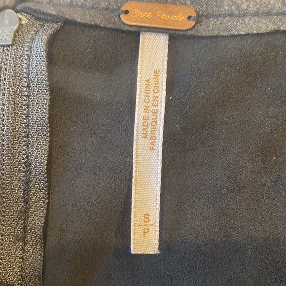 FREE PEOPLE BLACK FAUX SUEDE MINI SKIRT NWOT - SIZE SMALL/P - Picture 3 of 6